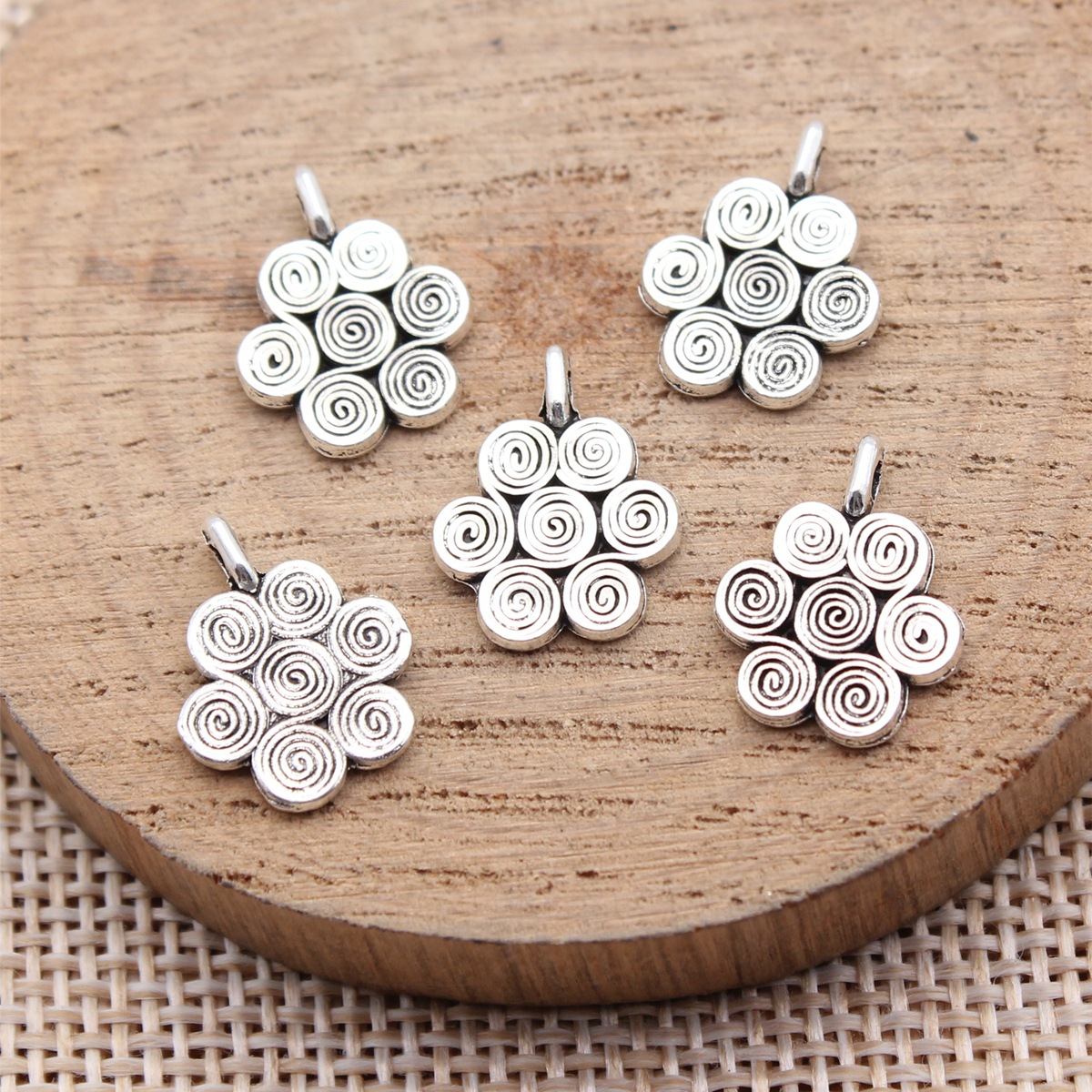 Vintage Fashion Stores - Breloques en forme de fleur tourbillonnante,