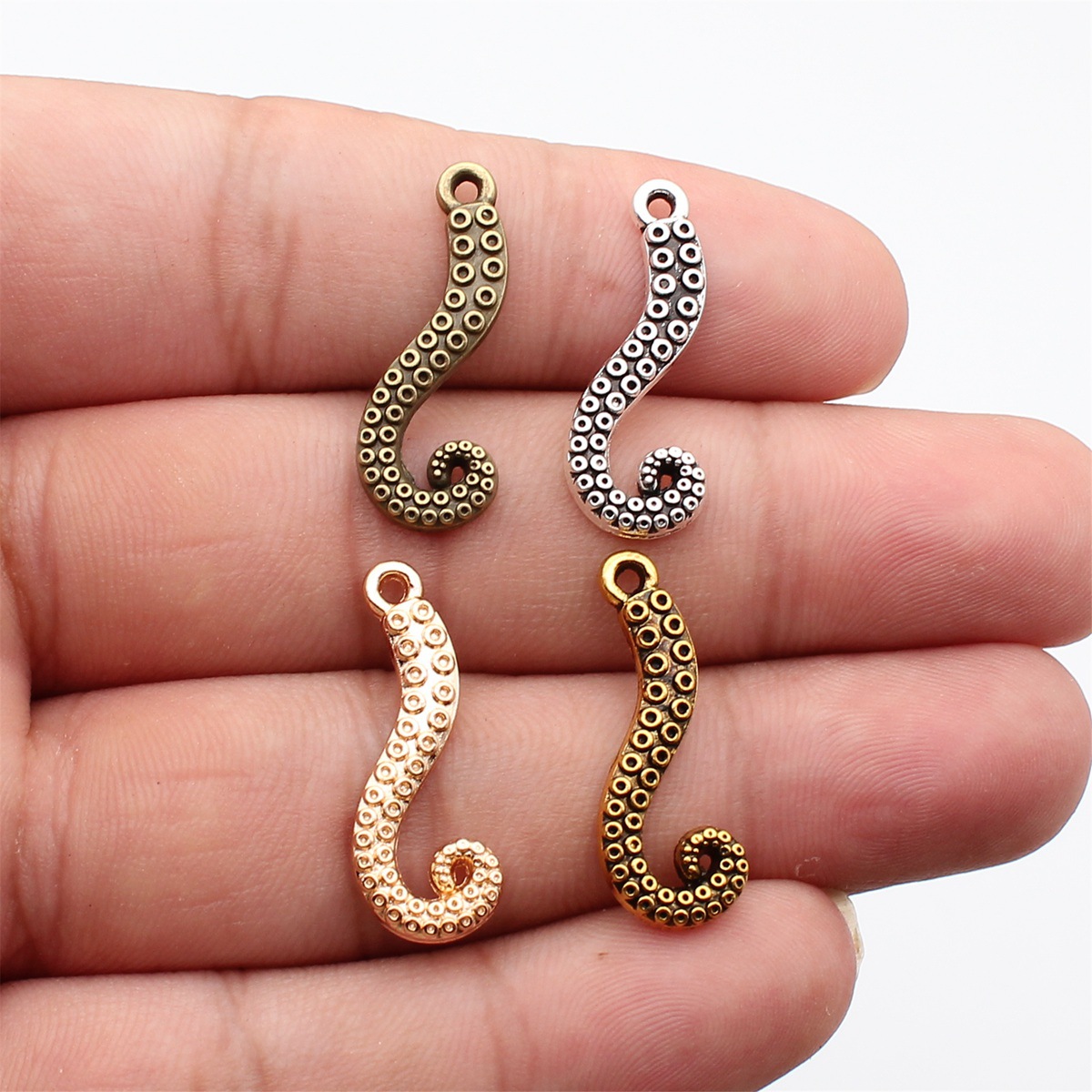 Vintage Fashion Online - WYSIWYG 20 pièces 26x10mm 4 couleurs